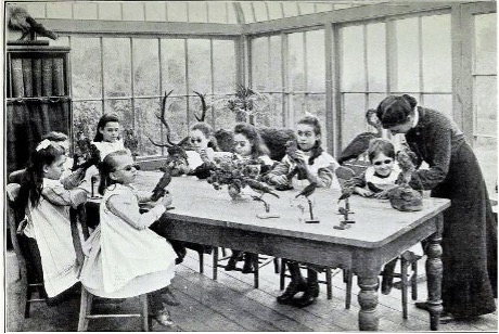 Dorothy can be seen in this 1902 picture of her Natural History class (fourth to the left of the teacher):
